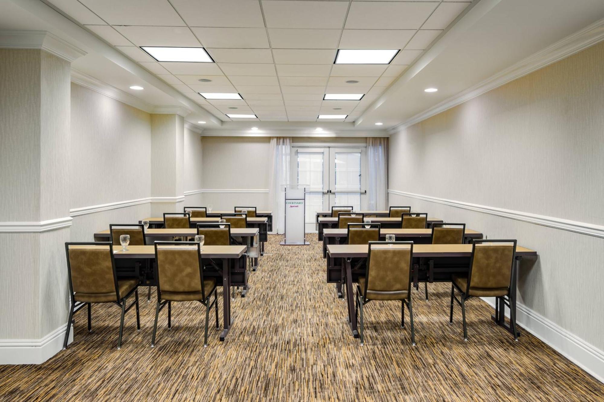 Courtyard By Marriott Charleston Historic District Hotel Exterior photo