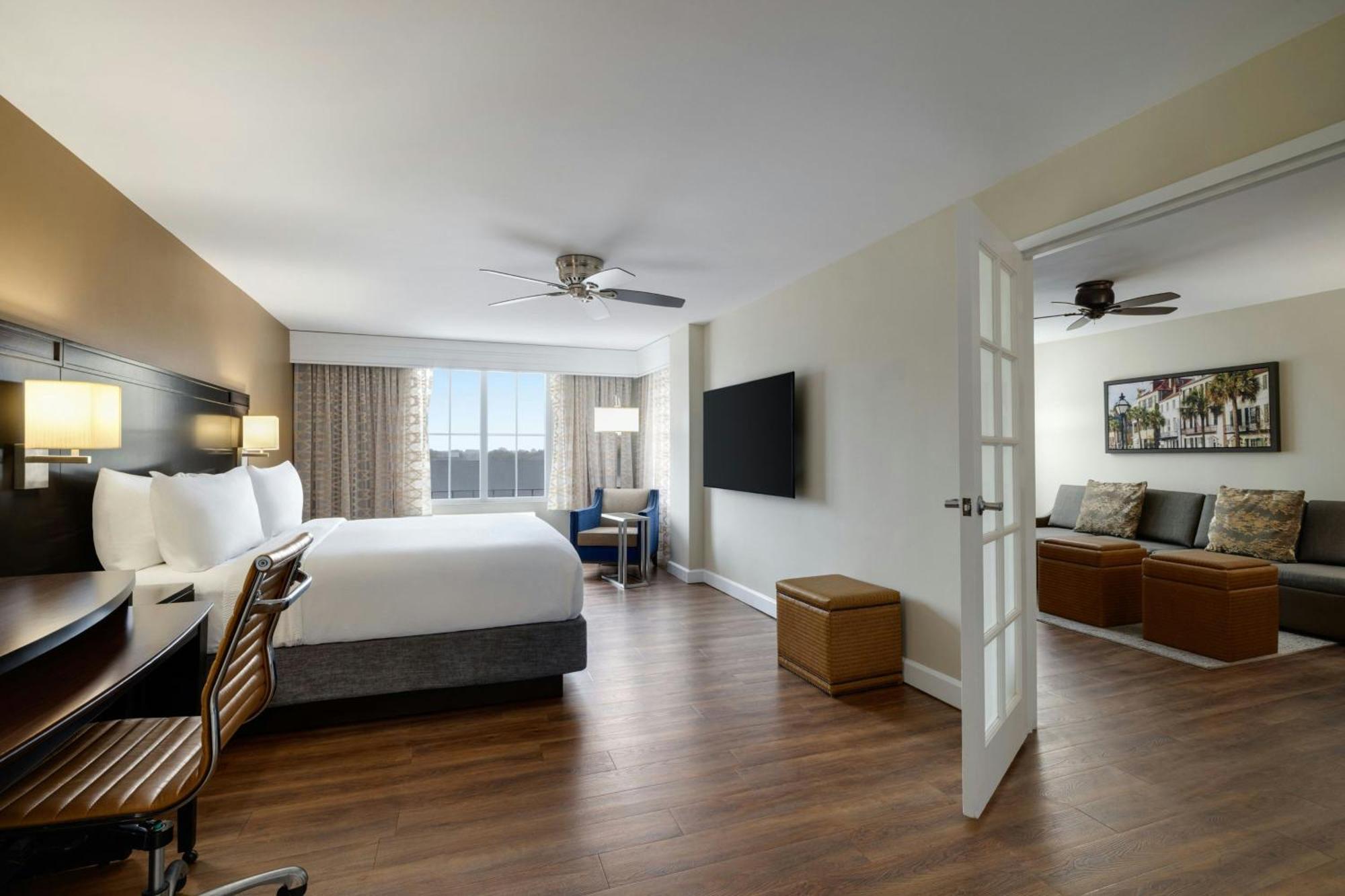 Courtyard By Marriott Charleston Historic District Hotel Exterior photo