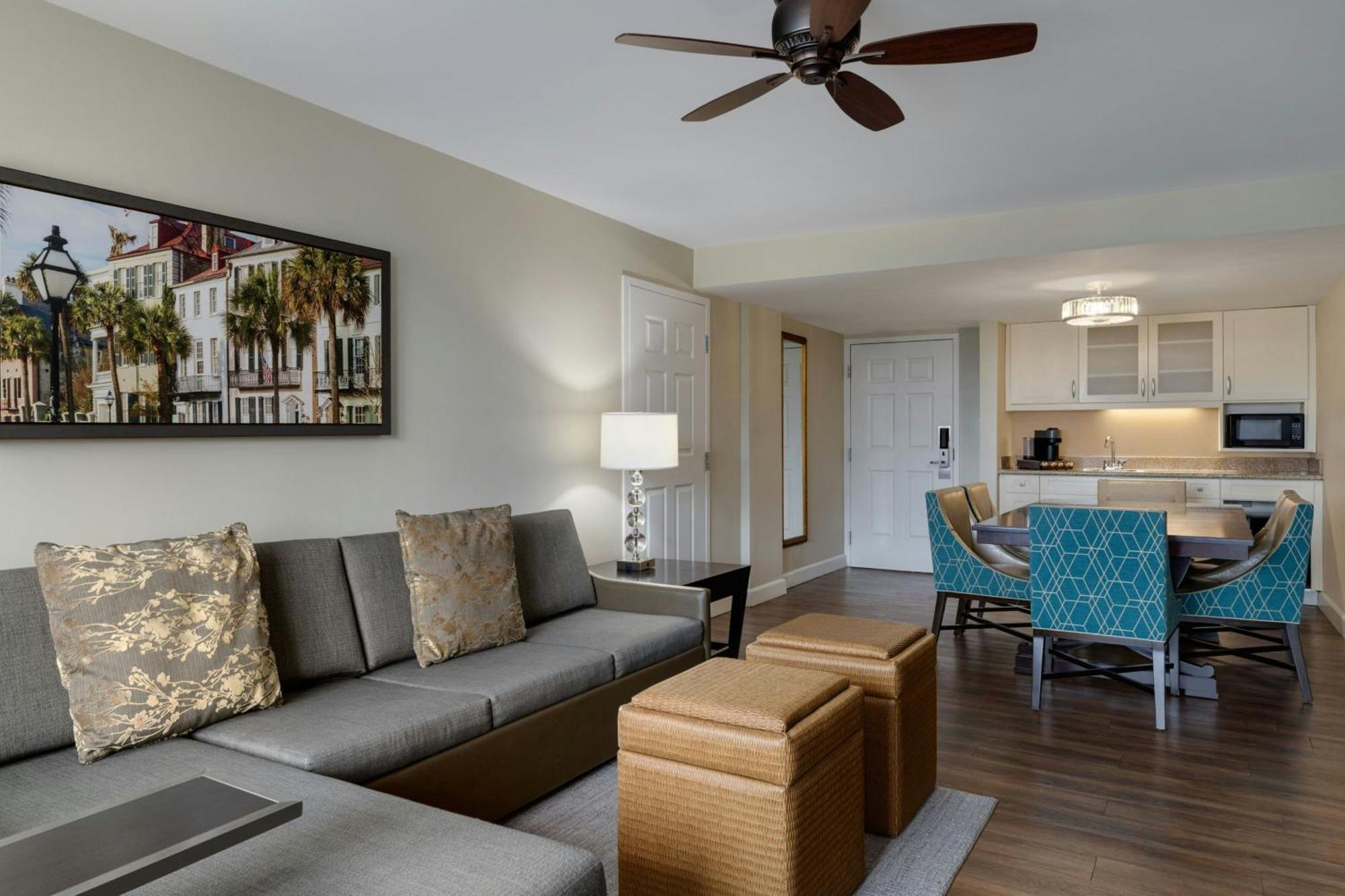 Courtyard By Marriott Charleston Historic District Hotel Exterior photo