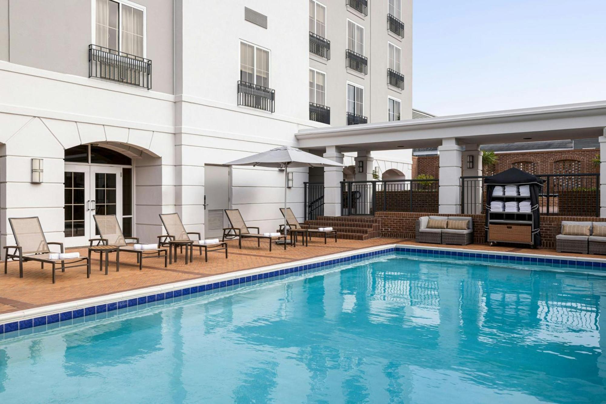 Courtyard By Marriott Charleston Historic District Hotel Exterior photo
