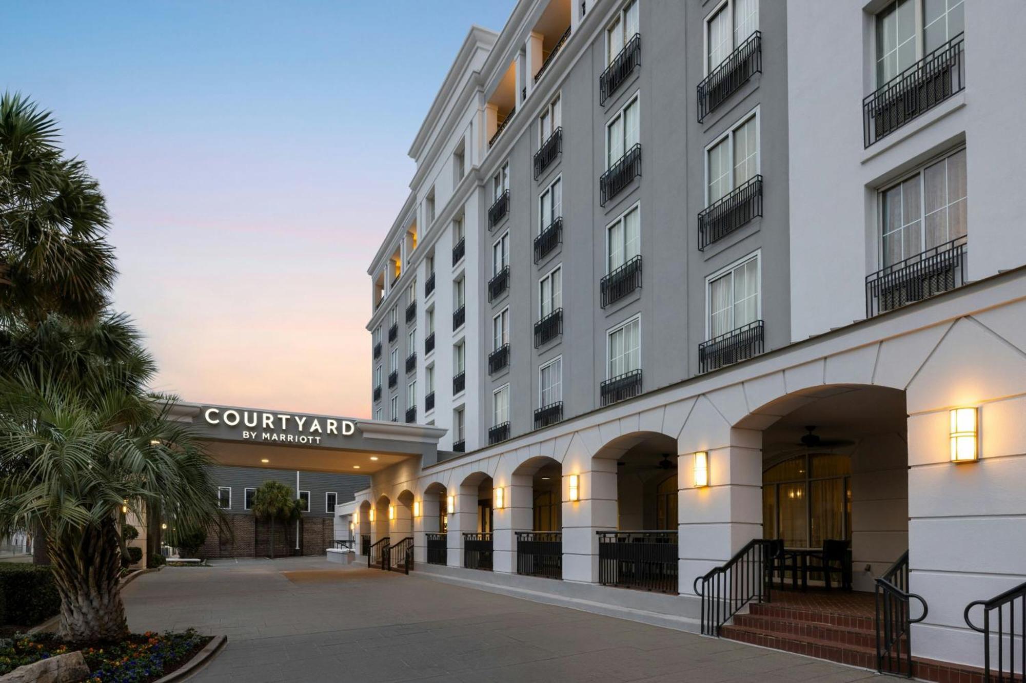 Courtyard By Marriott Charleston Historic District Hotel Exterior photo