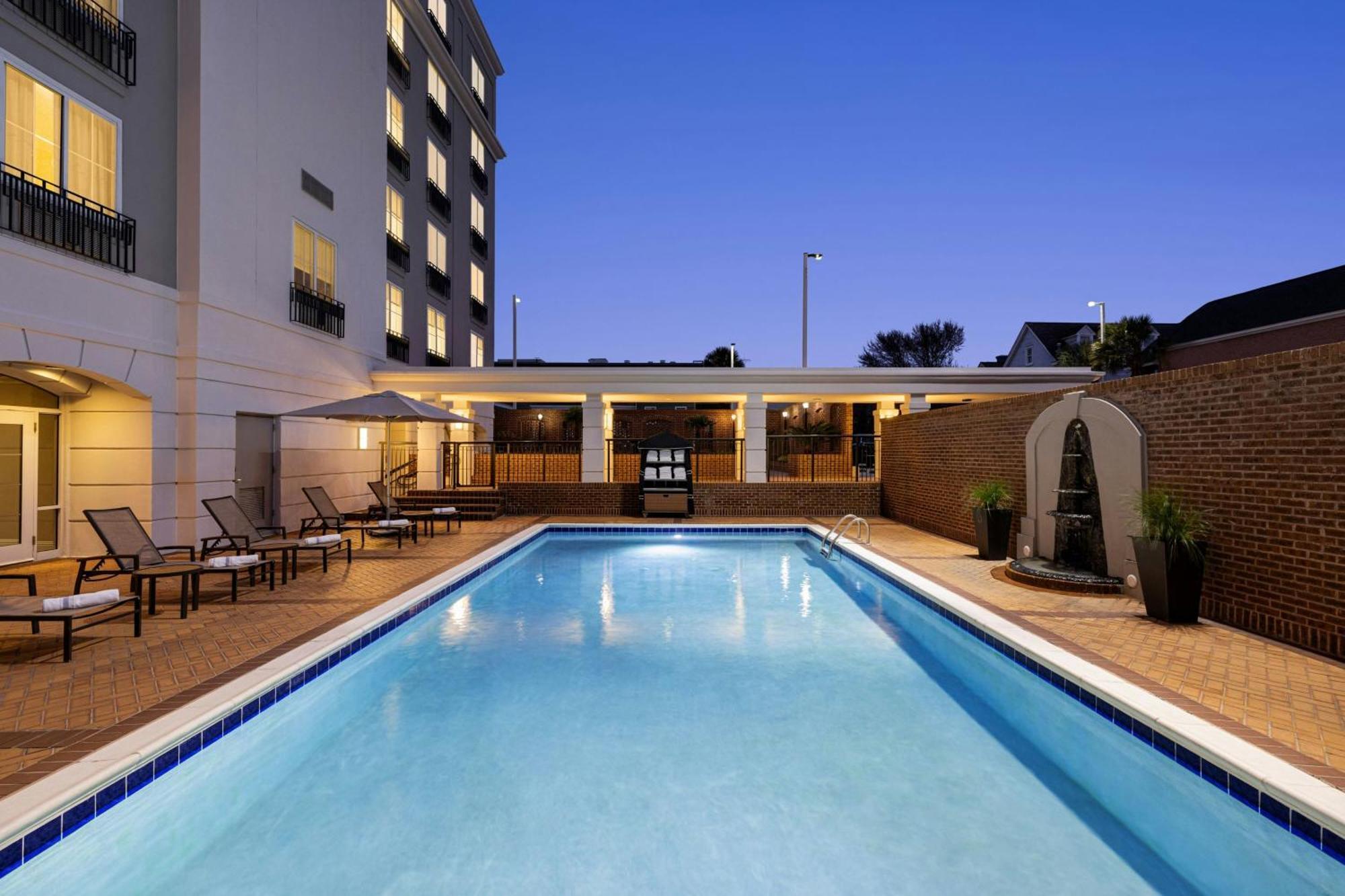 Courtyard By Marriott Charleston Historic District Hotel Exterior photo
