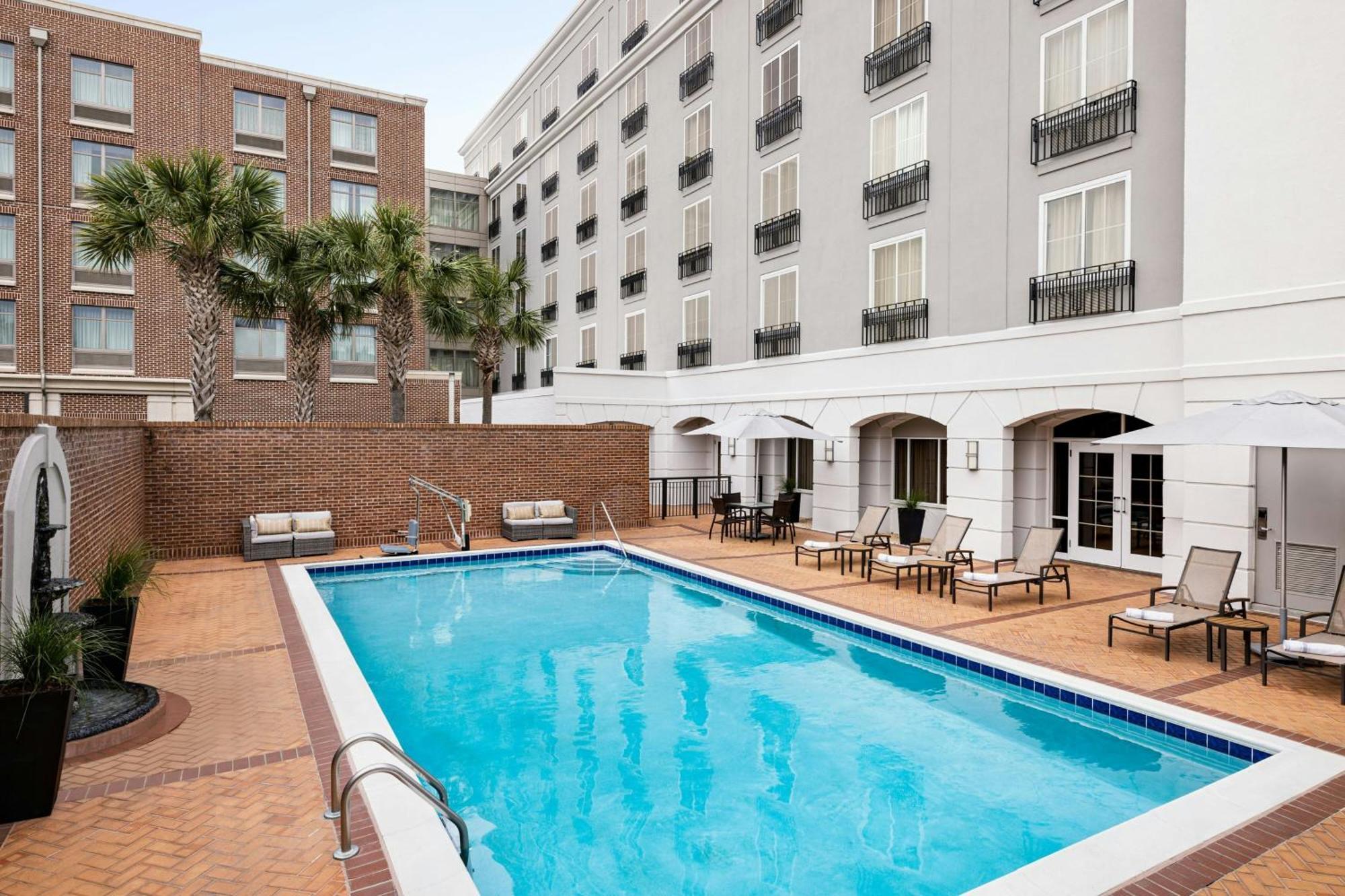 Courtyard By Marriott Charleston Historic District Hotel Exterior photo